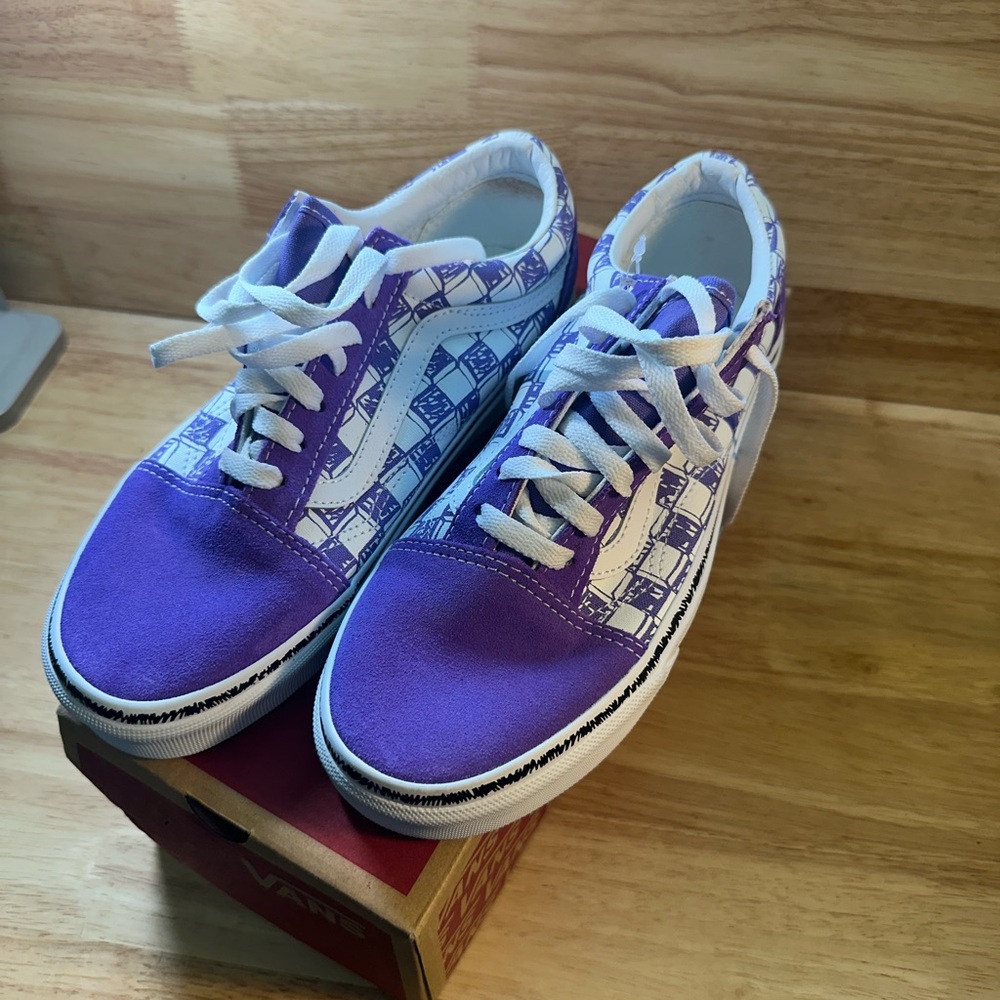 Vans Purple and White Women's Sneakers size 7.5 men’s 6 old school new